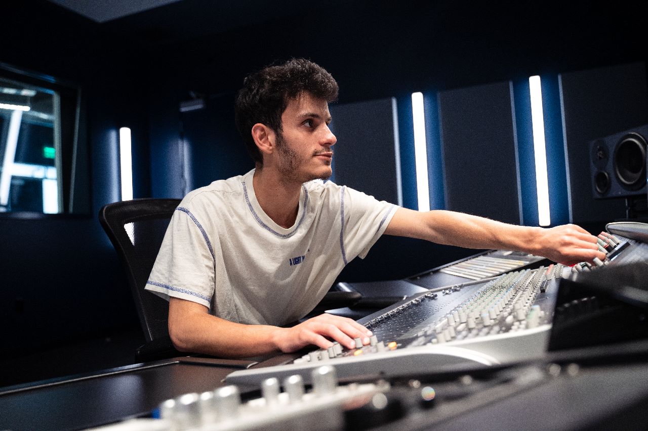Hamza Ben Addou : La trajectoire fulgurante d'une étoile montante de la production EDM-POP